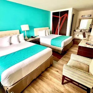 Howard Johnson By Wyndham Downtown Hotel